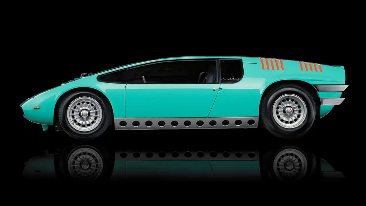 Задний вид и аэродинамика Bizzarrini Manta