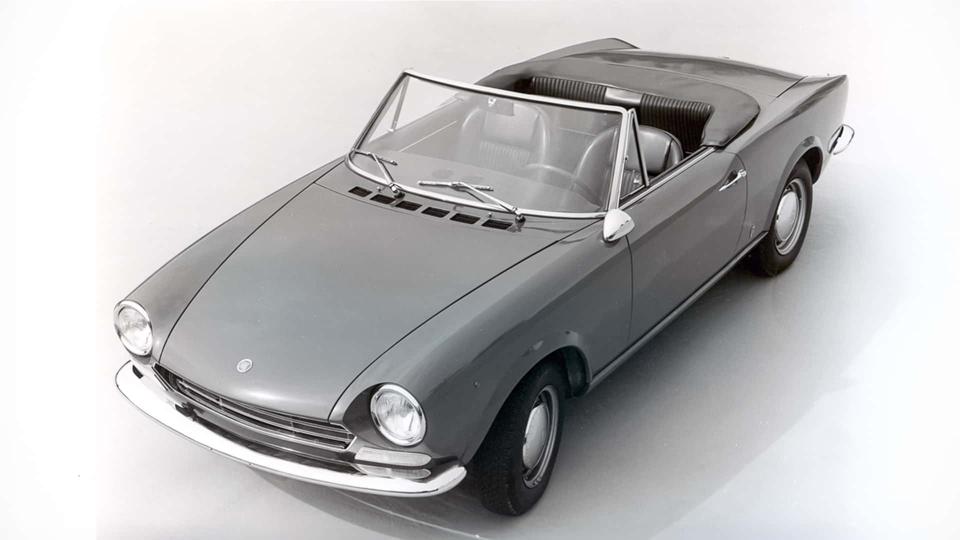 Fiat 124 Spider - капот