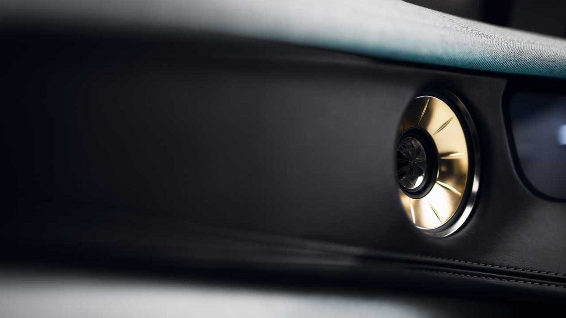 Крупным планом командная панель Lotus Eletre