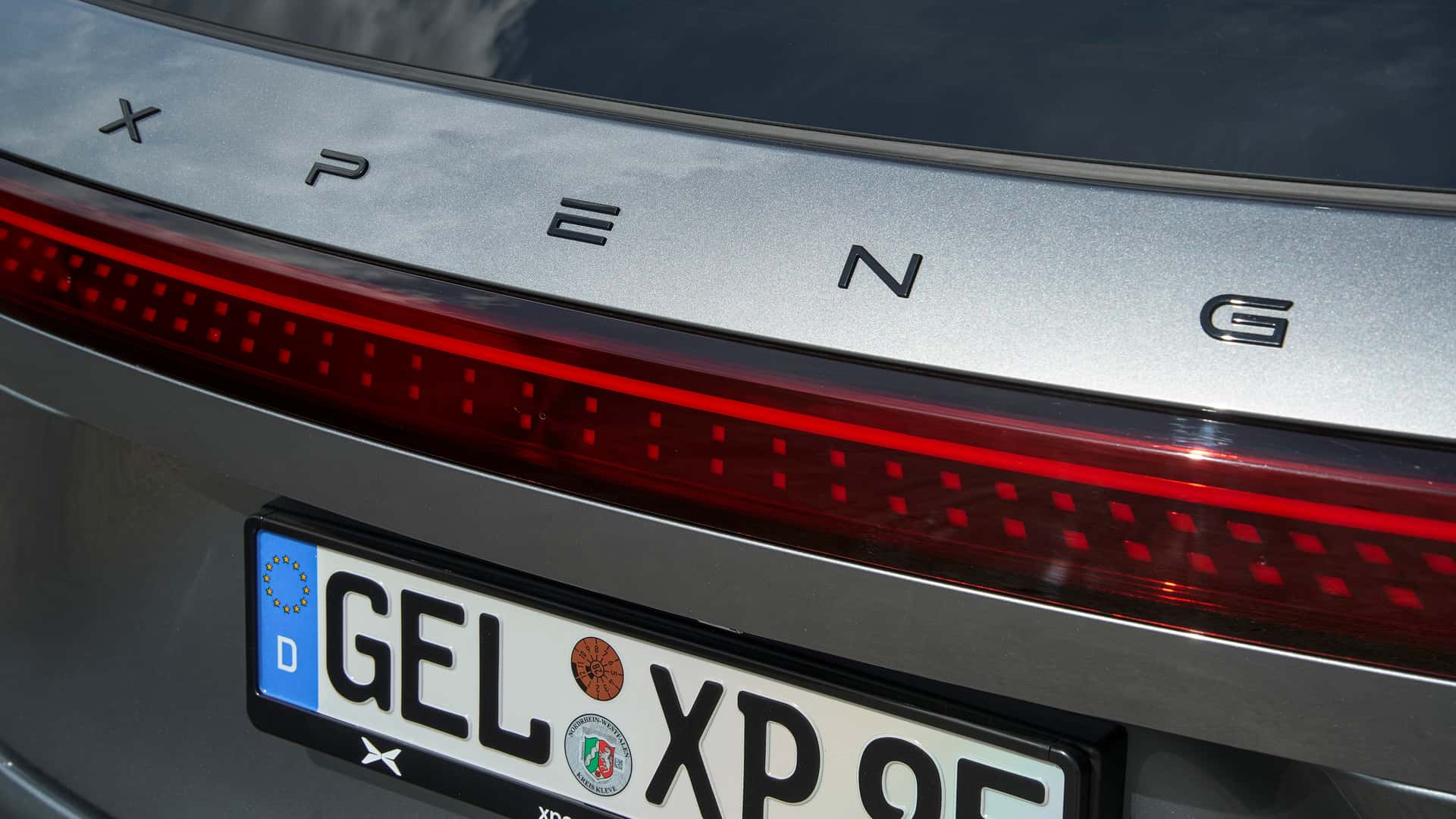 Передняя часть Xpeng G9.