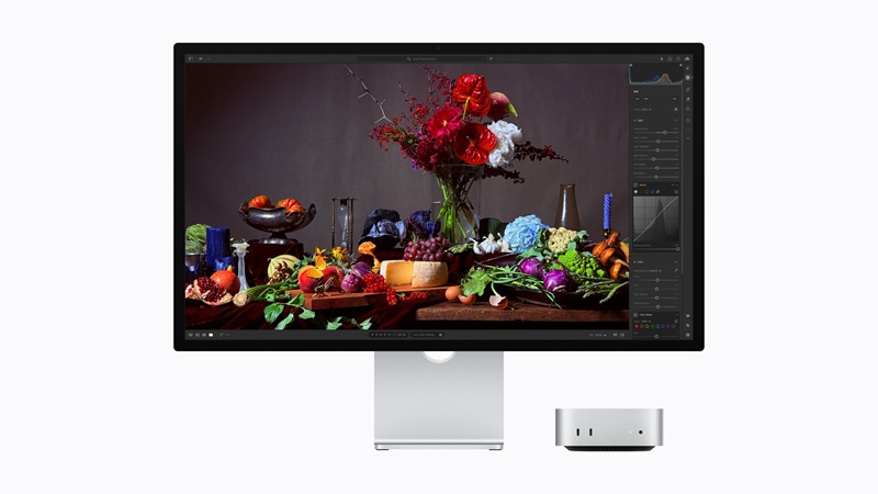 Apple Studio Display with Adobe Lightroom