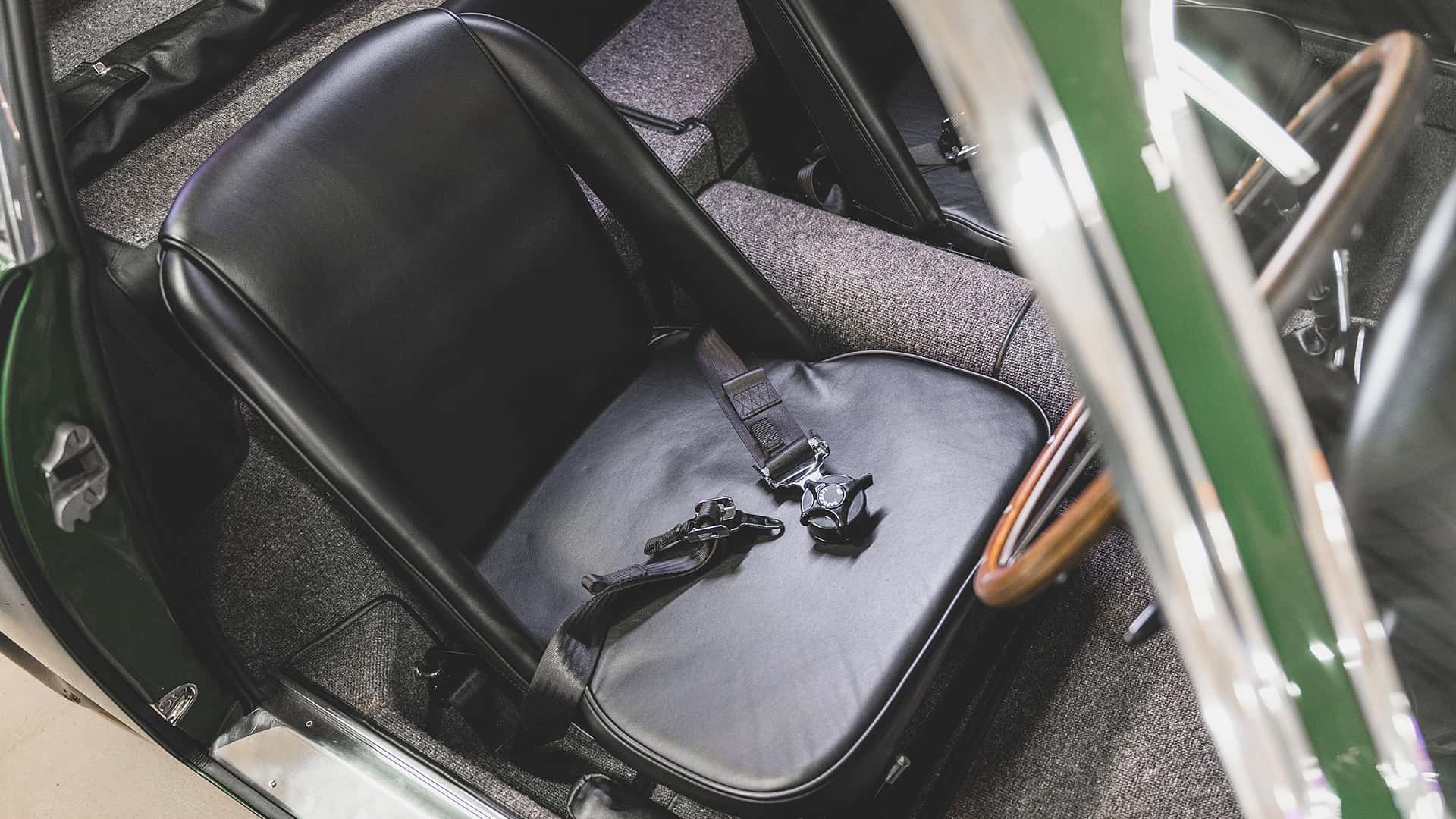 Интерьер Aston Martin DB4 GT Zagato 1962