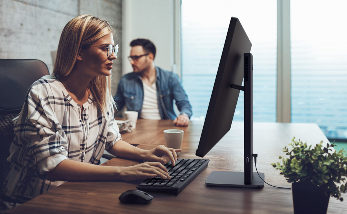 Asus ExpertCenter P200 AiO у робочому середовищі