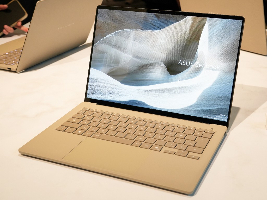 Asus Zenbook Sora 16 з дисплеєм