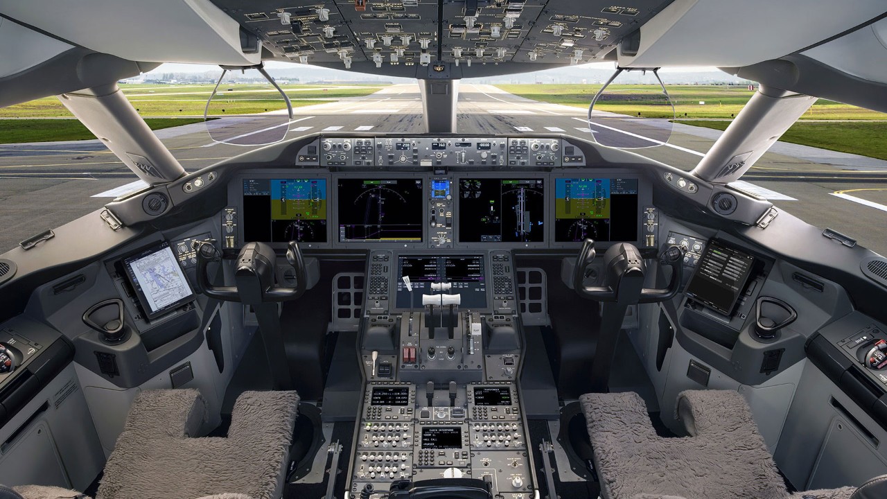 Boeing 787 Dreamliner на аэродроме