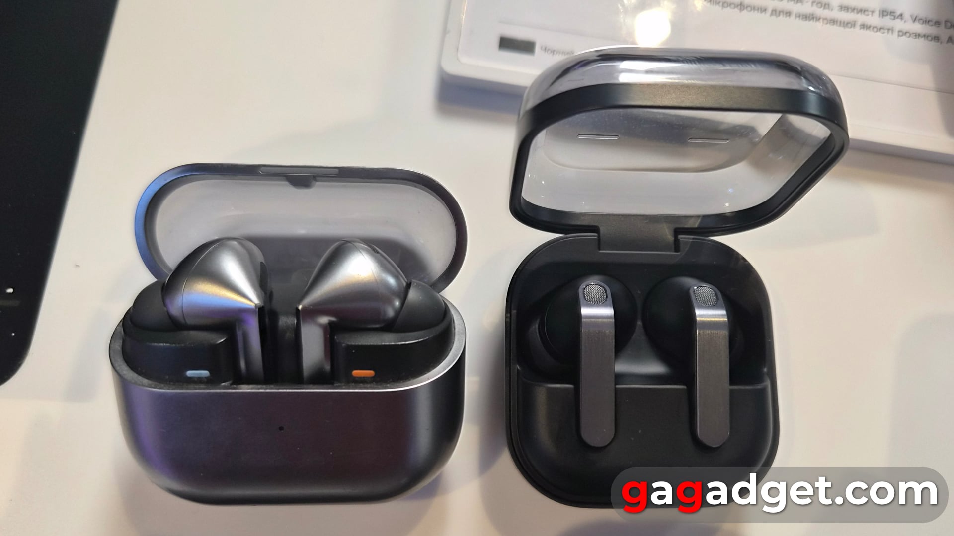 Сравнение дизайна наушников Buds4 Pro и Buds3 Pro