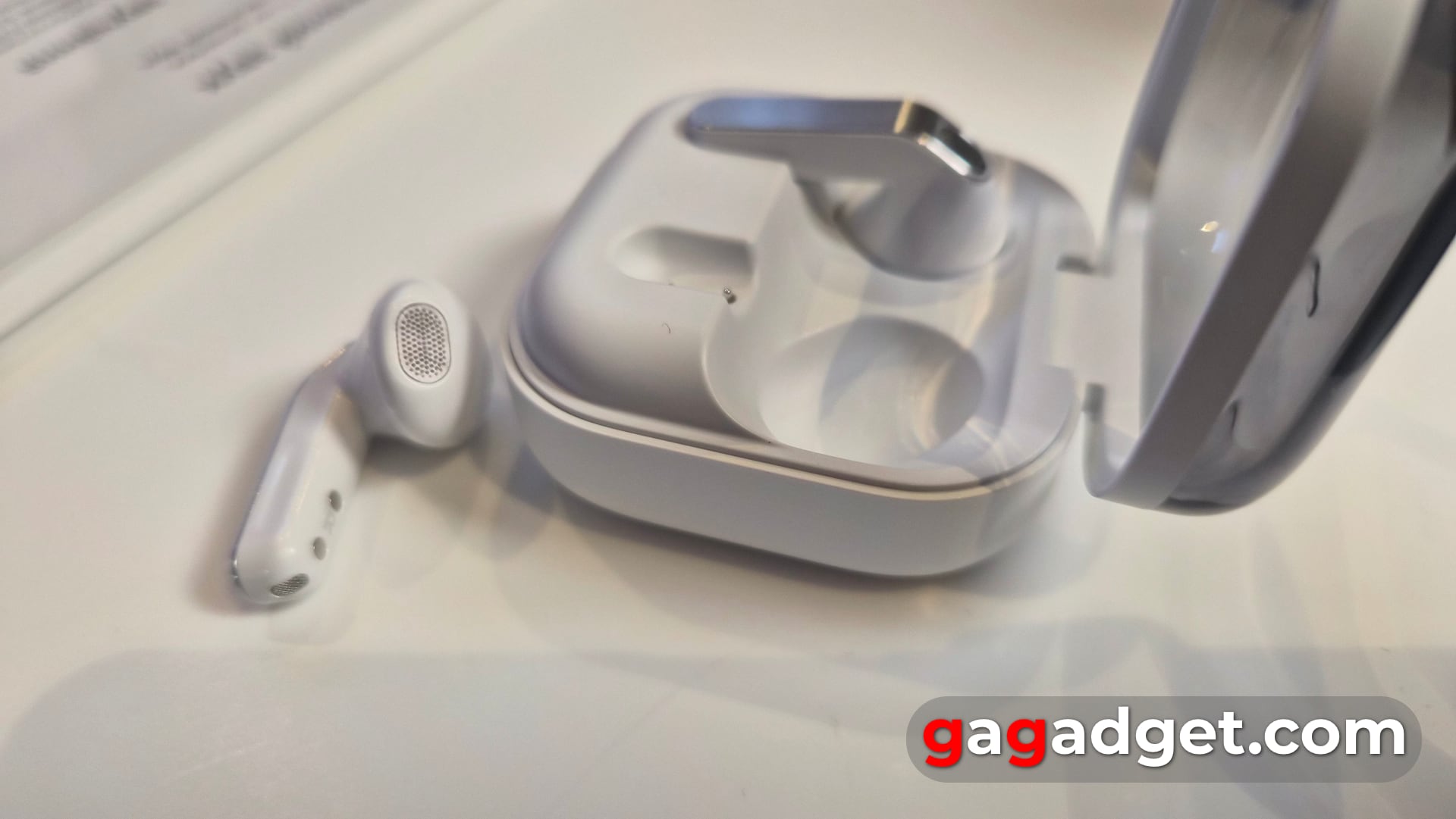 Дизайн наушников Buds4, вид сбоку