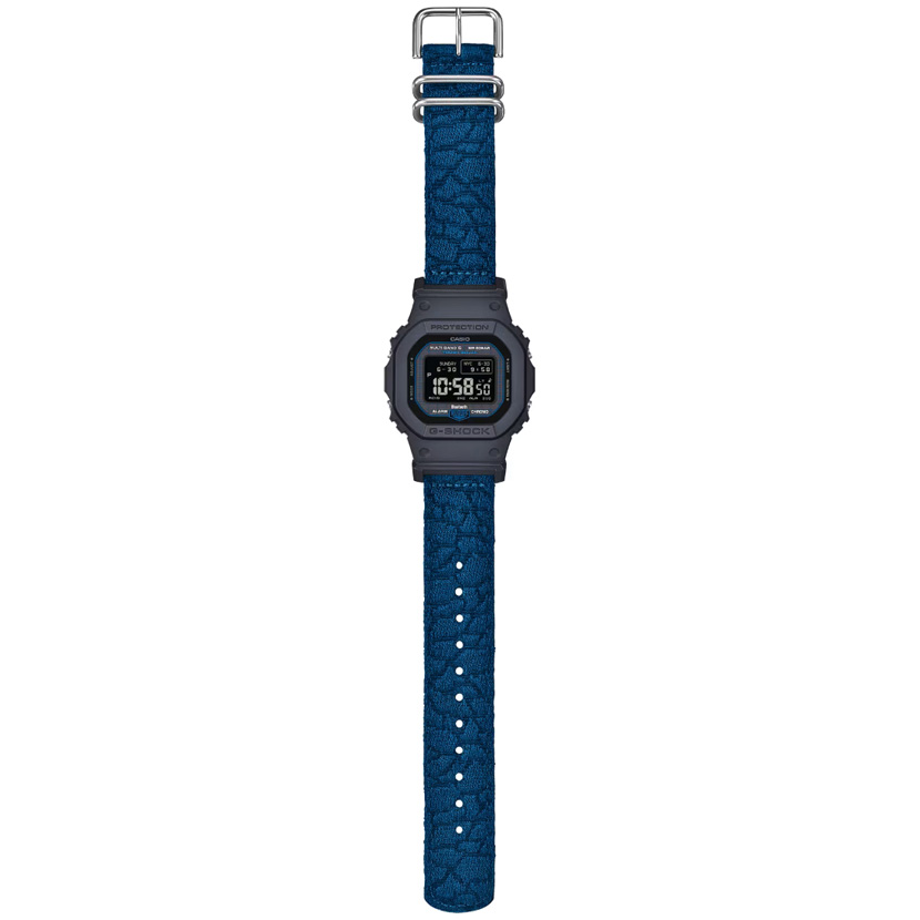 Casio G-Shock GW-BX5600CBG-2 на зап'ясті