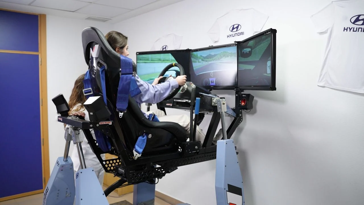Тренировка навыков вождения на симуляторе Hyundai