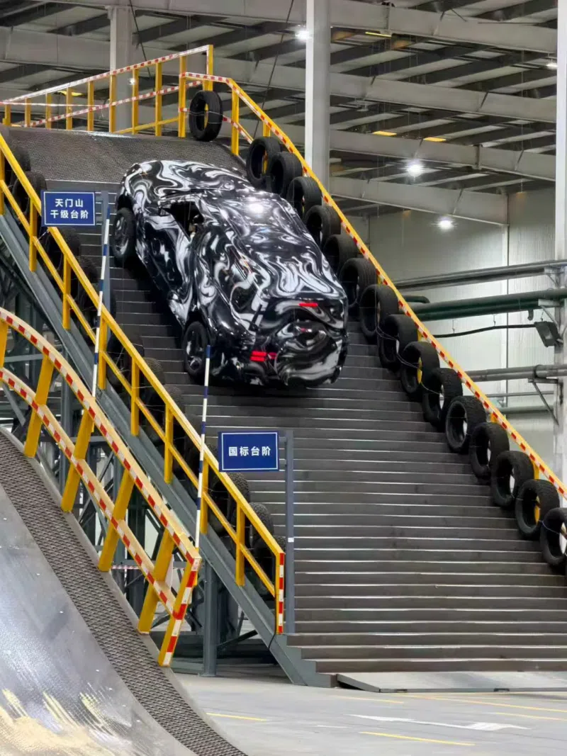 Yangwang U8 на испытательном стенде