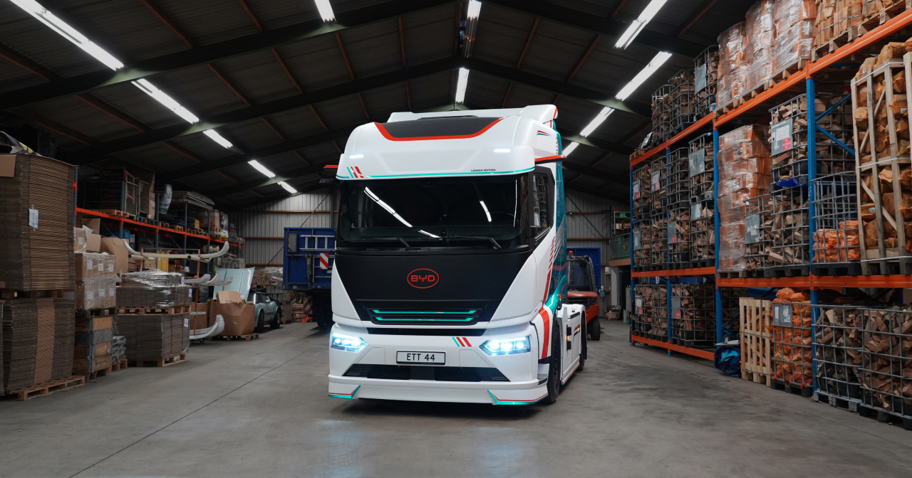 BYD ETT 44 электрический тягач