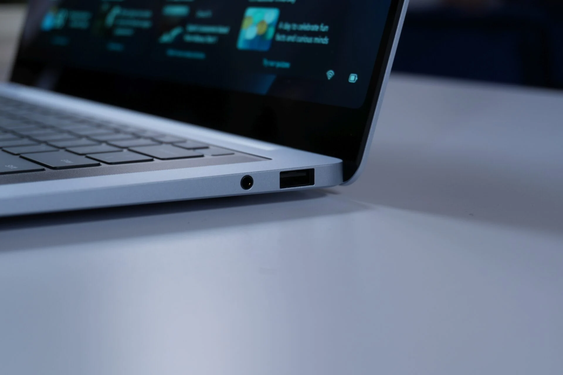 Galaxy Book 6 side view