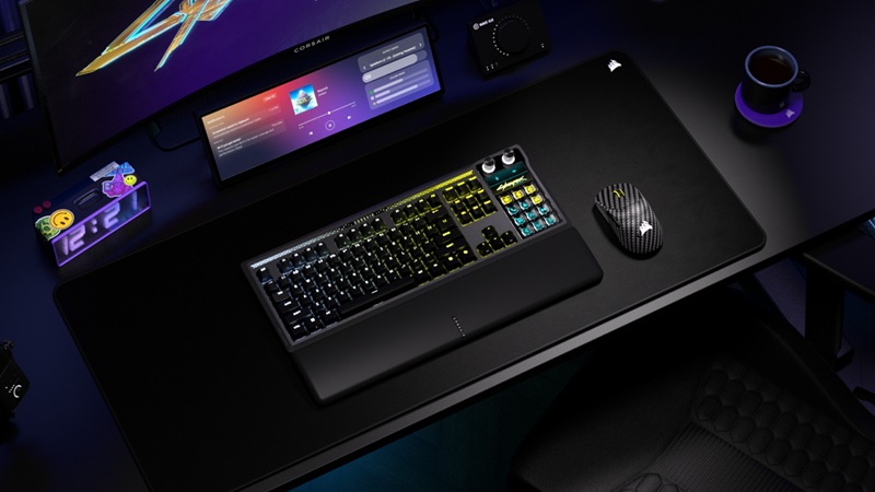 Image of Corsair Galleon 100 SD keyboard and controller