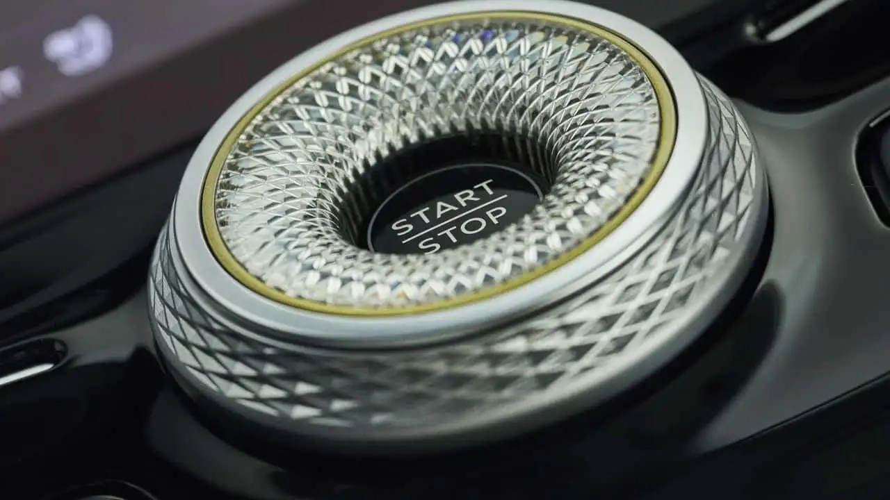 Роскошная отделка кабины электрокара Bentley Torcal