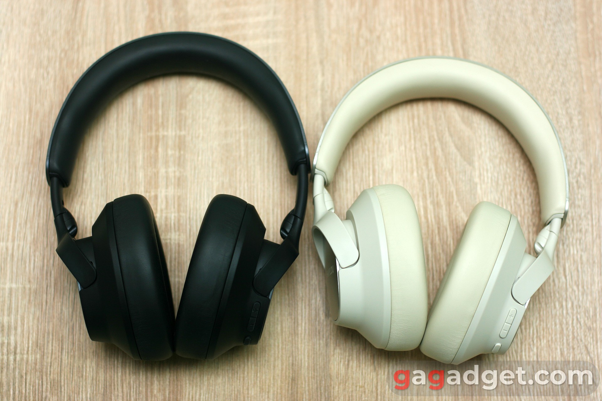 Haylou FlowLoop S33 в черном и белом цветах вид сбоку