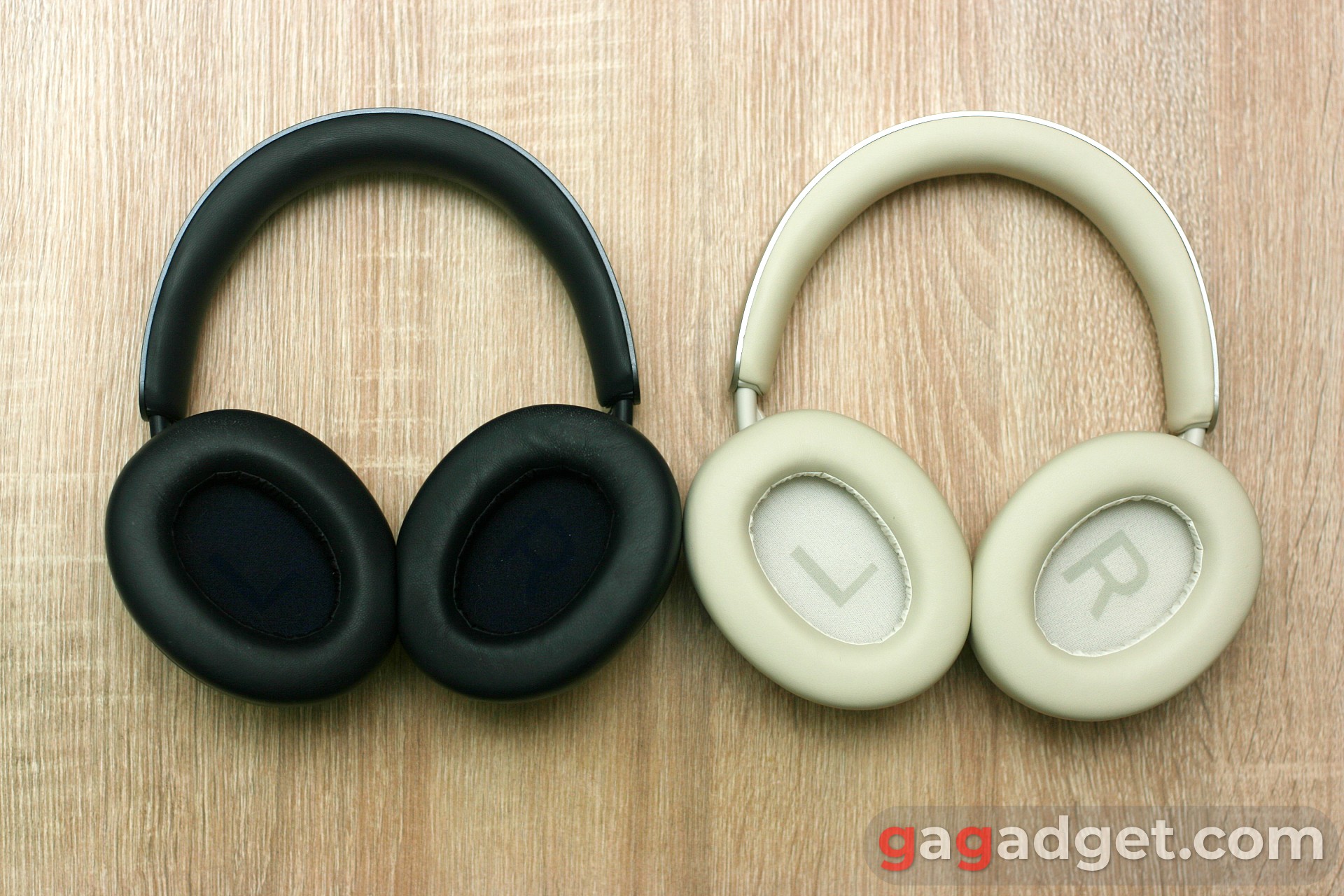 Haylou FlowLoop S33 в черном и белом цветах боковой вид