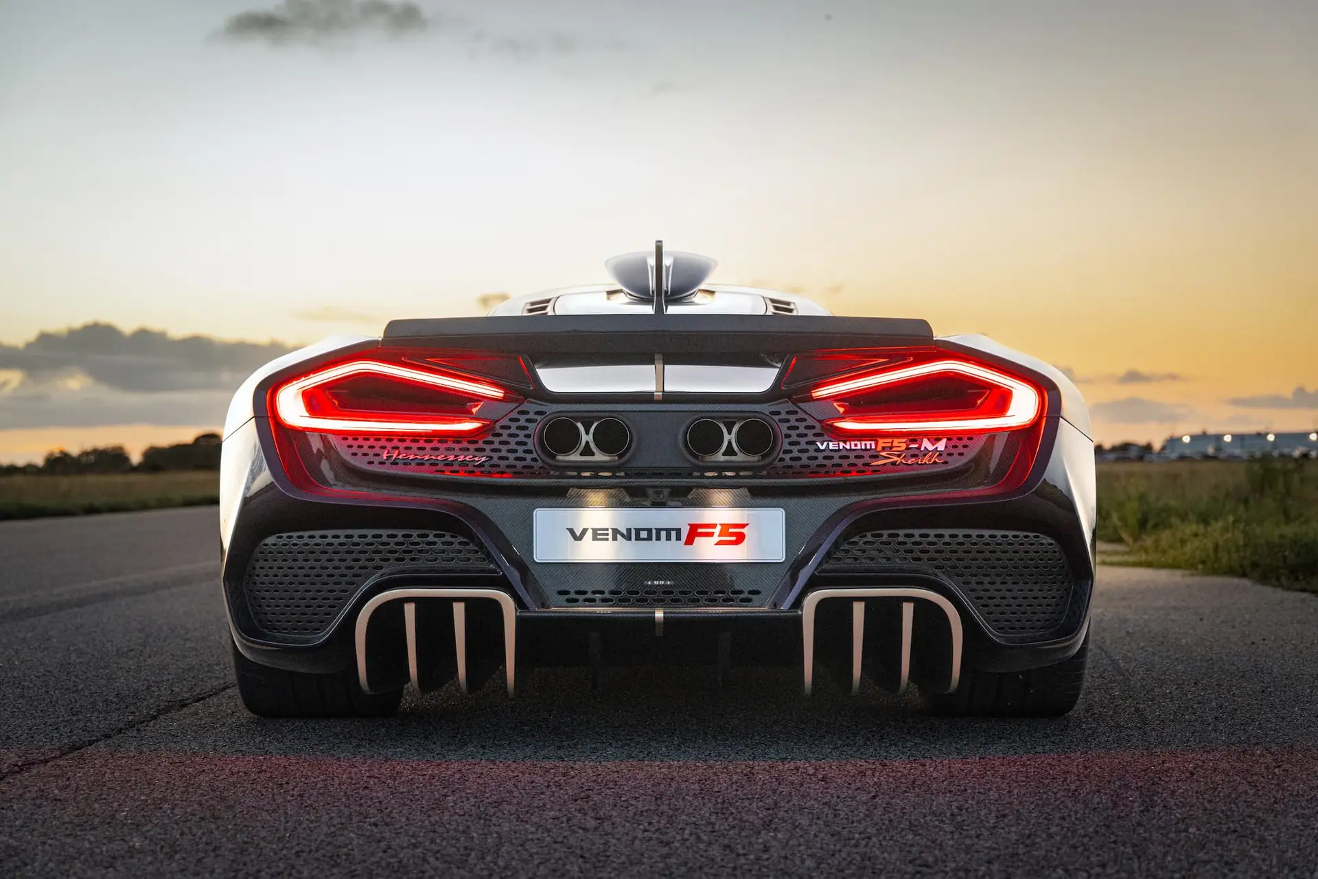 Venom F5-M Roadster под капотом