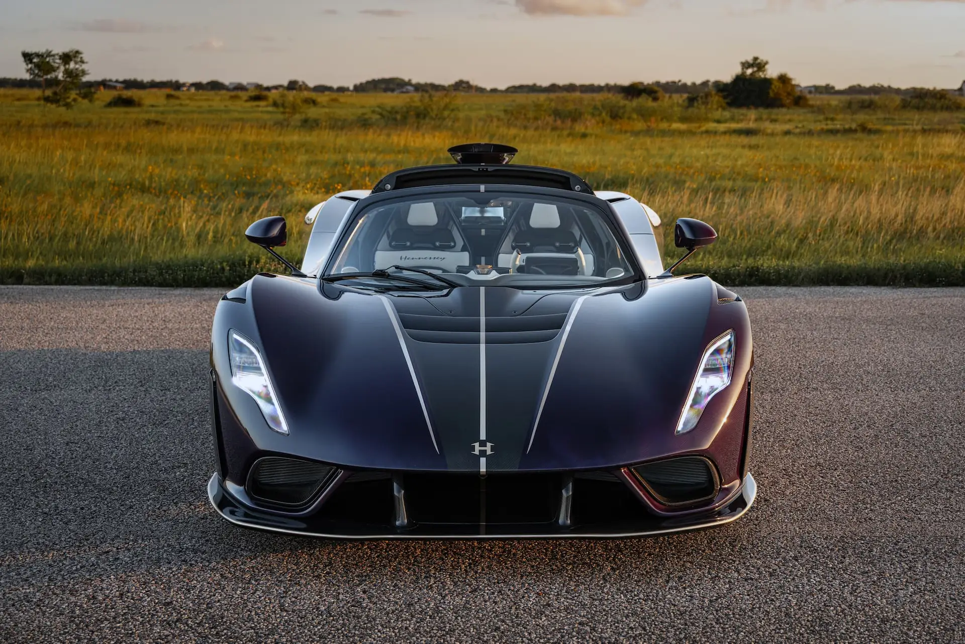 Venom F5-M Roadster вид сбоку