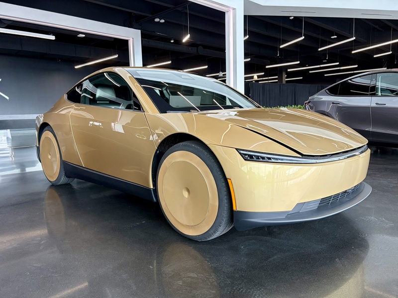 Tesla Cybercab первый серийный экземпляр