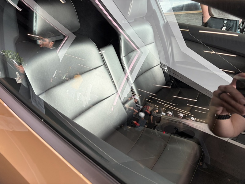 Автомобили Cybercab для отправки на тестовые площадки