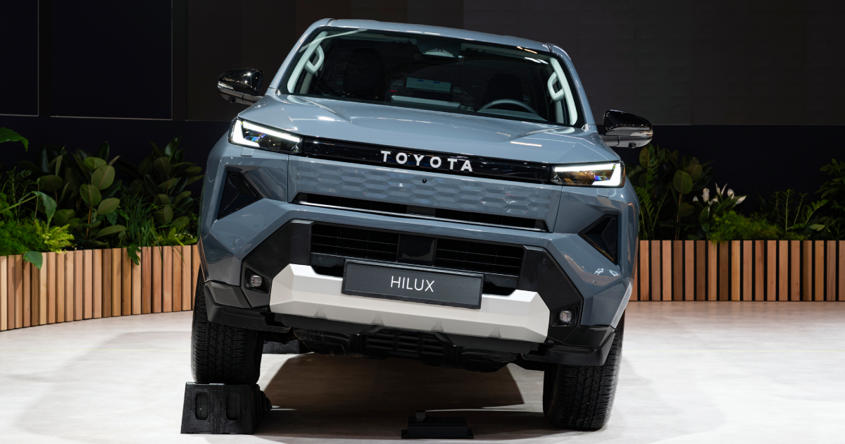 Toyota Hilux 2026 - electric car front view