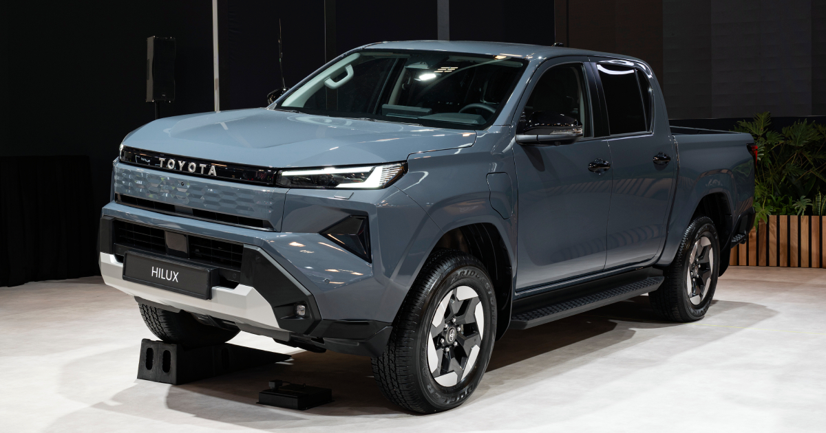 Toyota Hilux 2026 - electric car side view