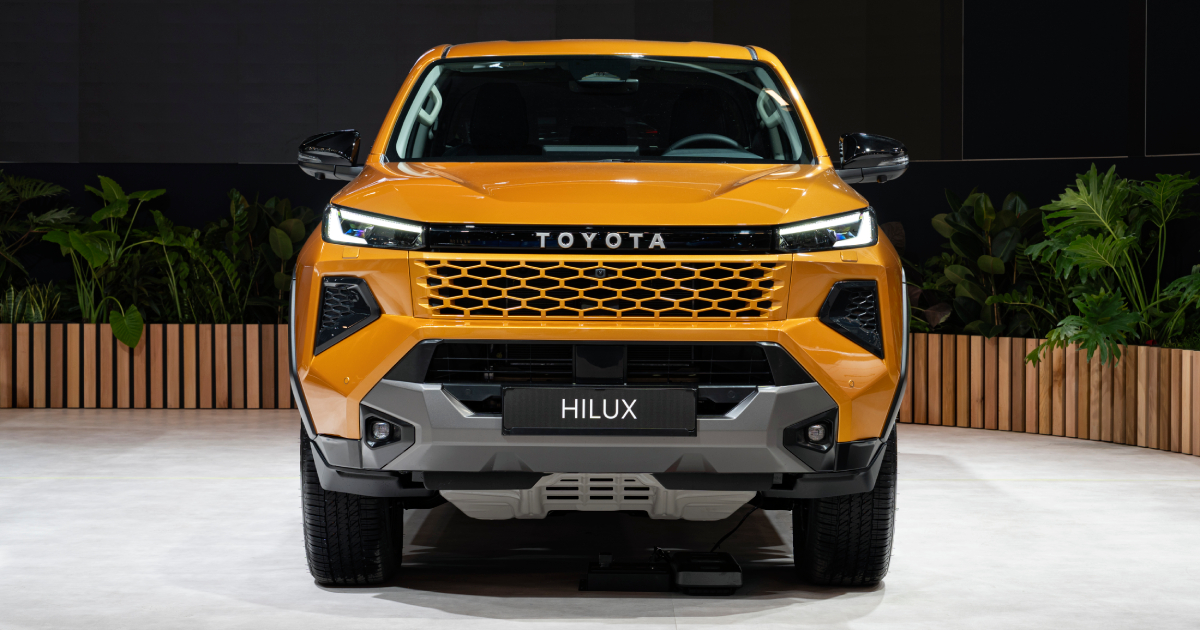 Toyota Hilux 2026 - hybrid front view