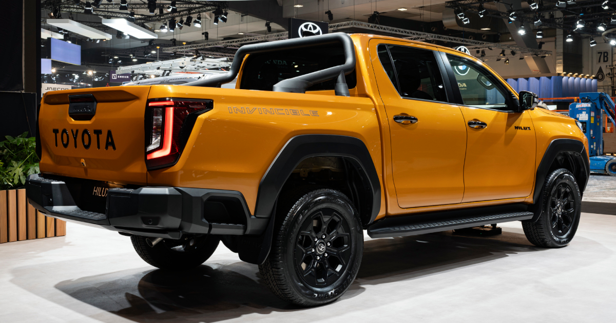 Toyota Hilux 2026 - hybrid rear view