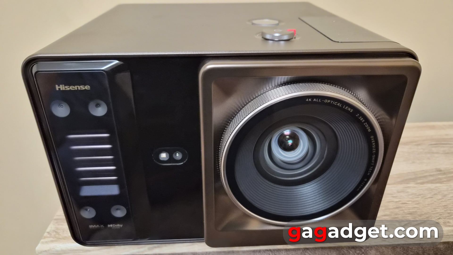 Дизайн Hisense XR10