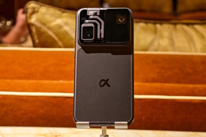 Demonstration of the Honor Robot Phone camera at CES 2026