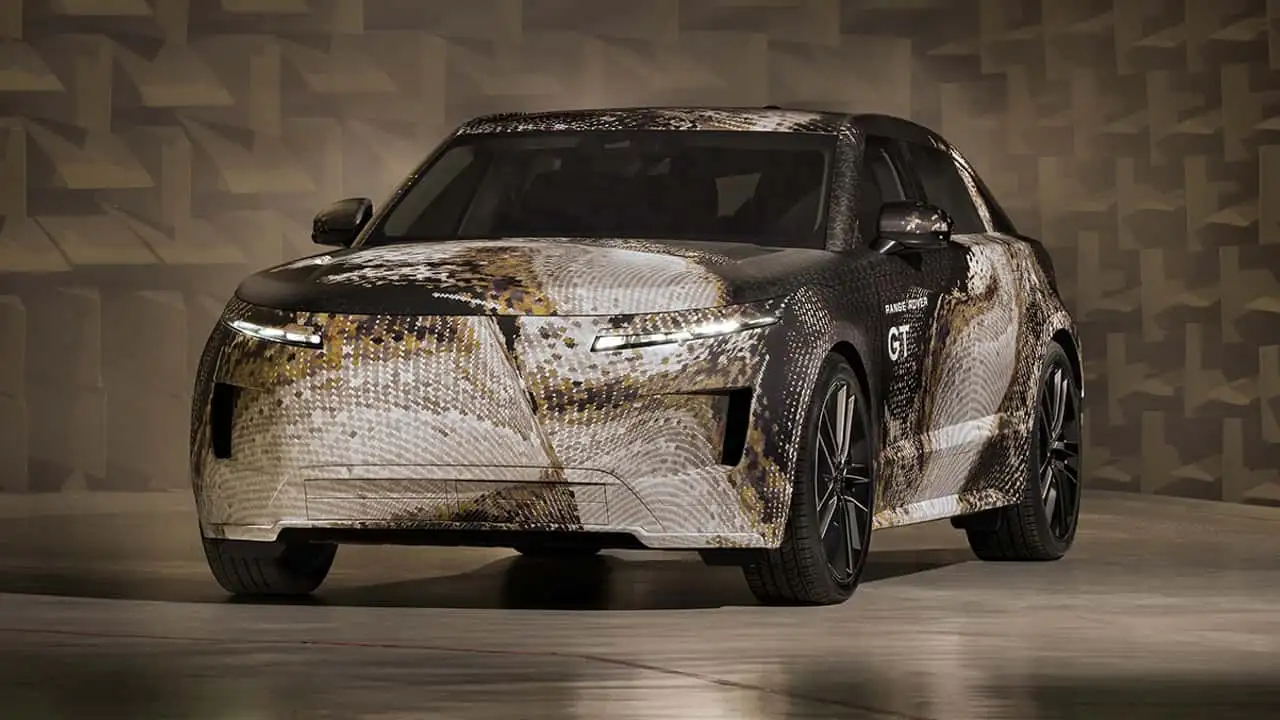 Минималистичная установка экрана в Range Rover GT