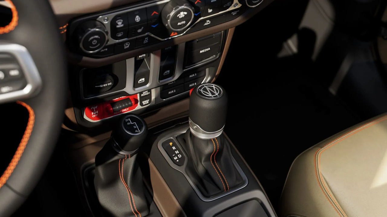 Interior Design and Material of Jeep Wrangler JL-2A