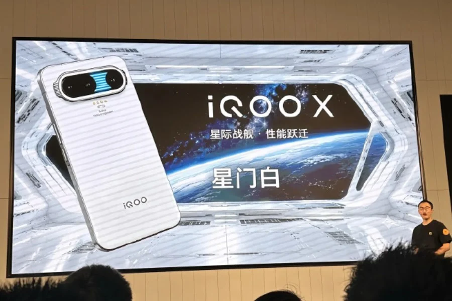 iQOO X вид с другой стороны