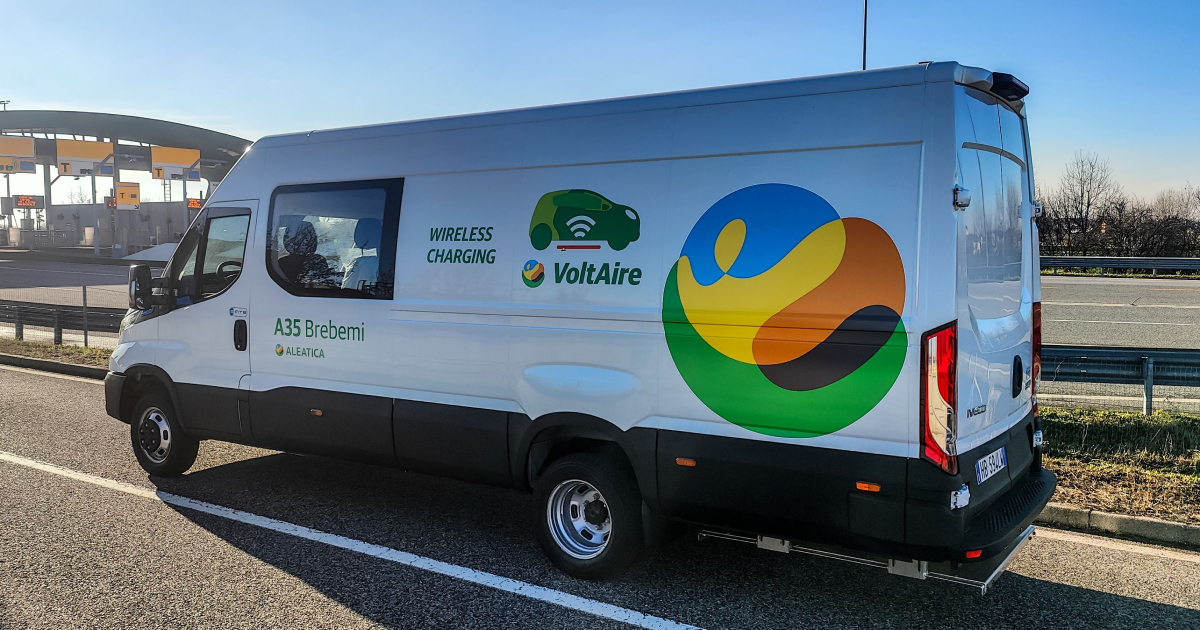 Iveco eDaily з динамічною й статичною бездротовою зарядкою на трасі Brebemi