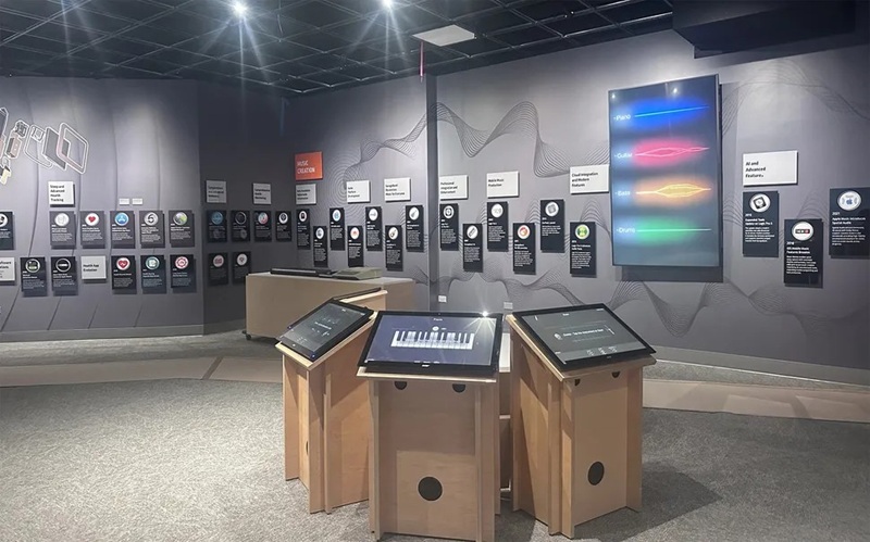 Интерактивные инсталляции выставки Apple