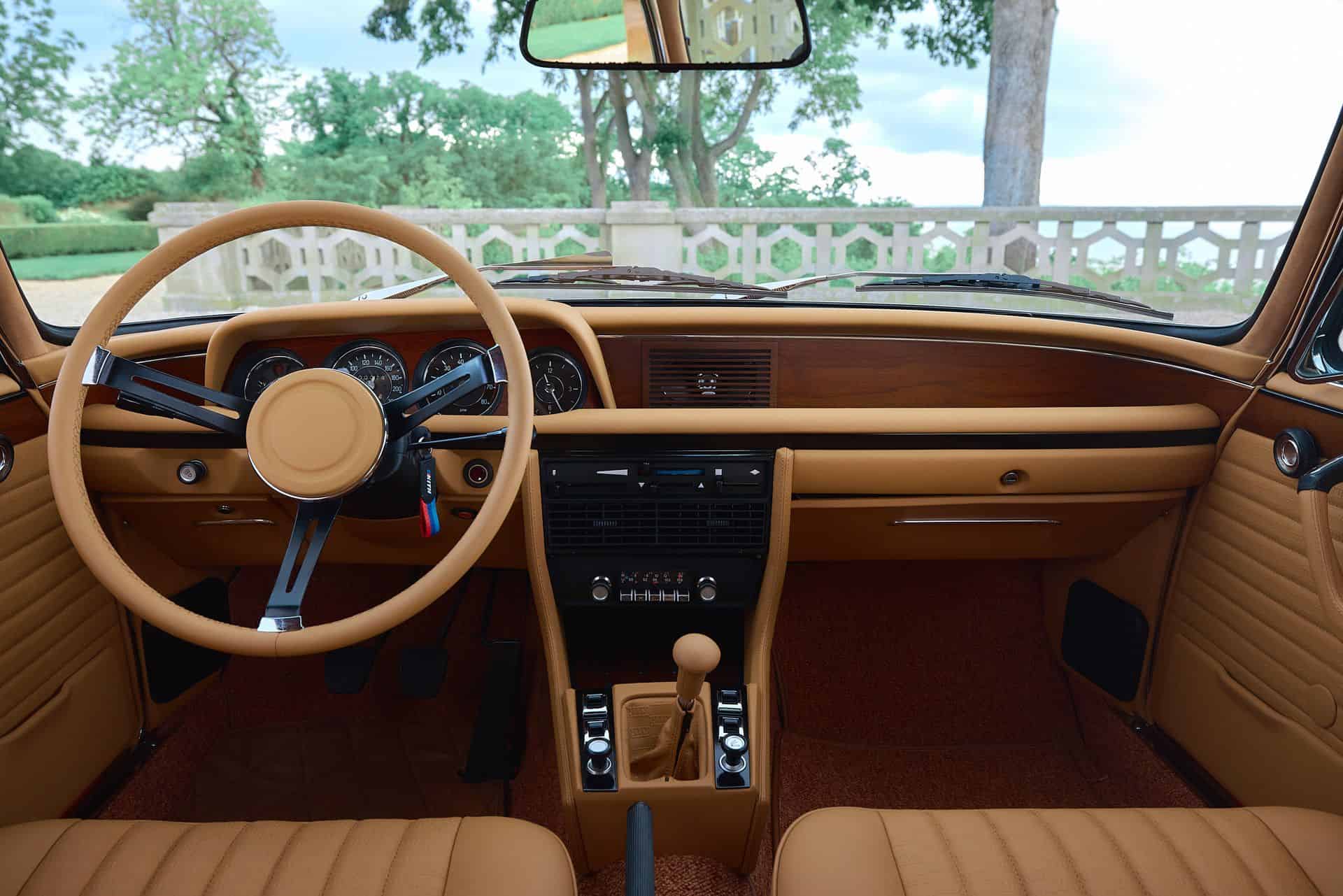 1972 BMW 3.0 CSi E9 Kith в цвете Inka Orange - боковой вид