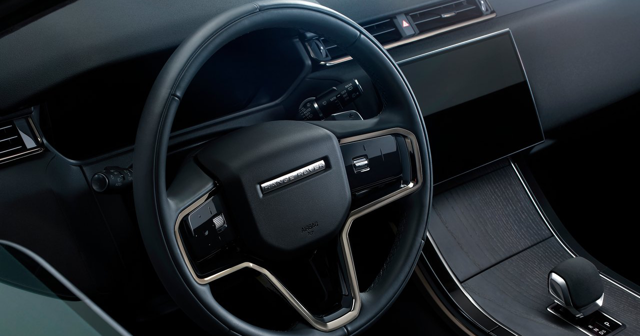 Передняя панель Range Rover Velar