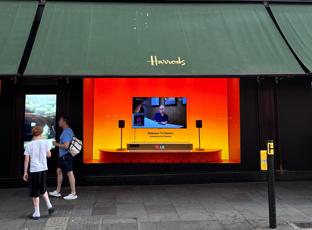 LG Signature OLED W6 телевизор в Harrods