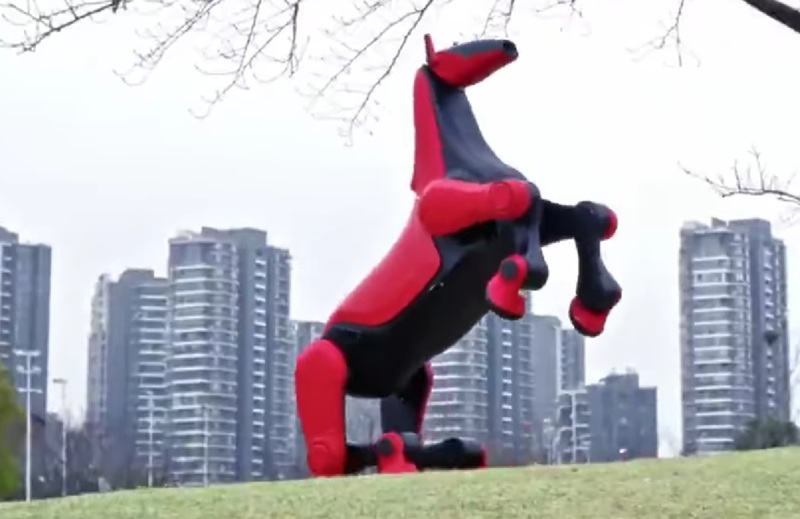 Зображення робо-коня в русі