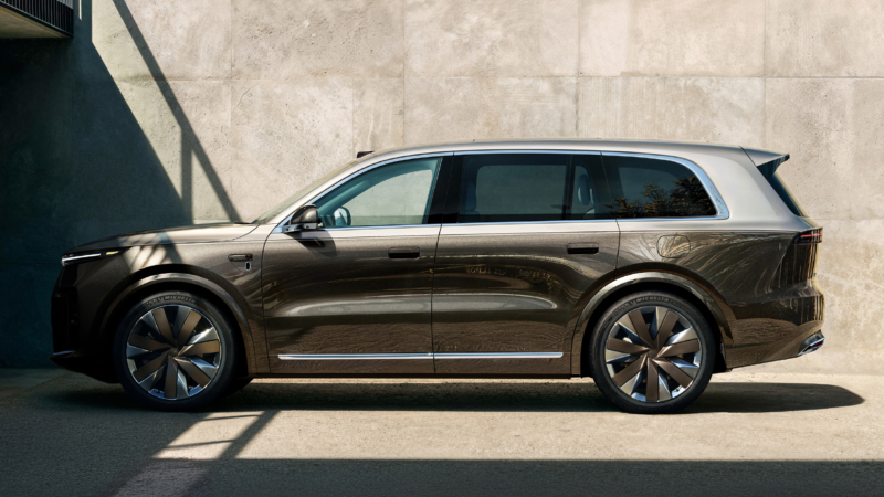 Новое поколение Li Auto L9 Livis сбоку