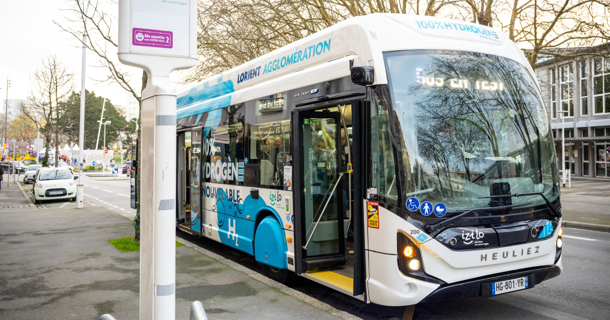 GX 337 H2 LINIUM автобус на маршруте в Лорьян