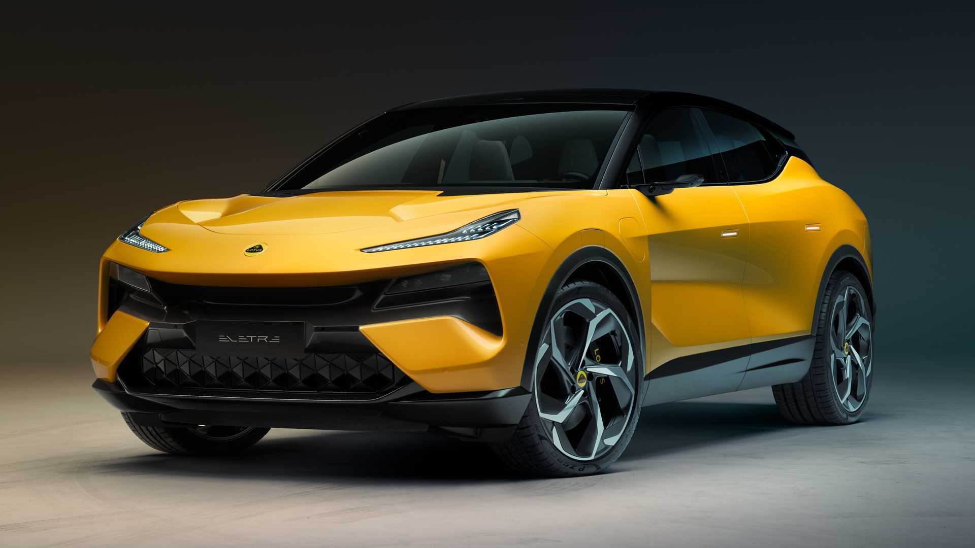 Вид сбоку кроссовера Lotus Eletre
