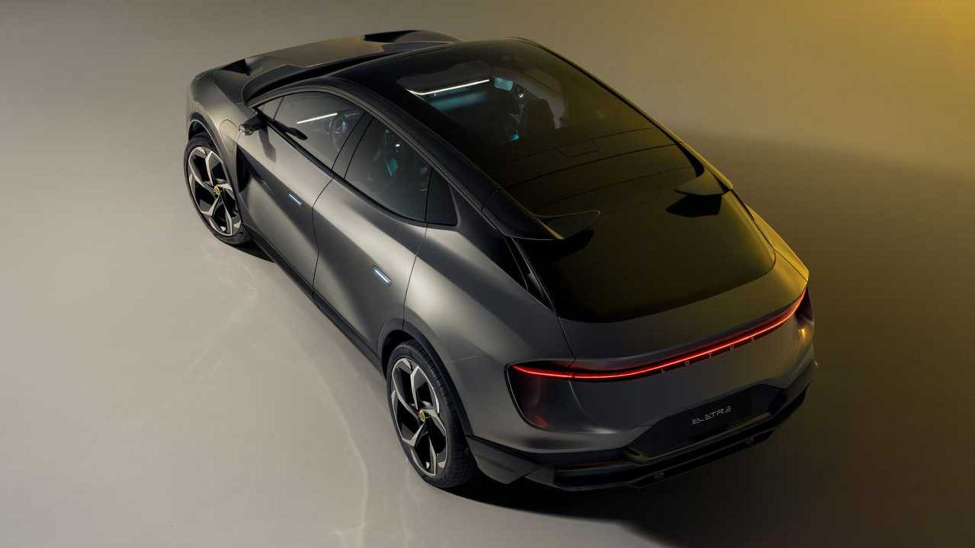 Высокий угол сзади на Lotus Eletre