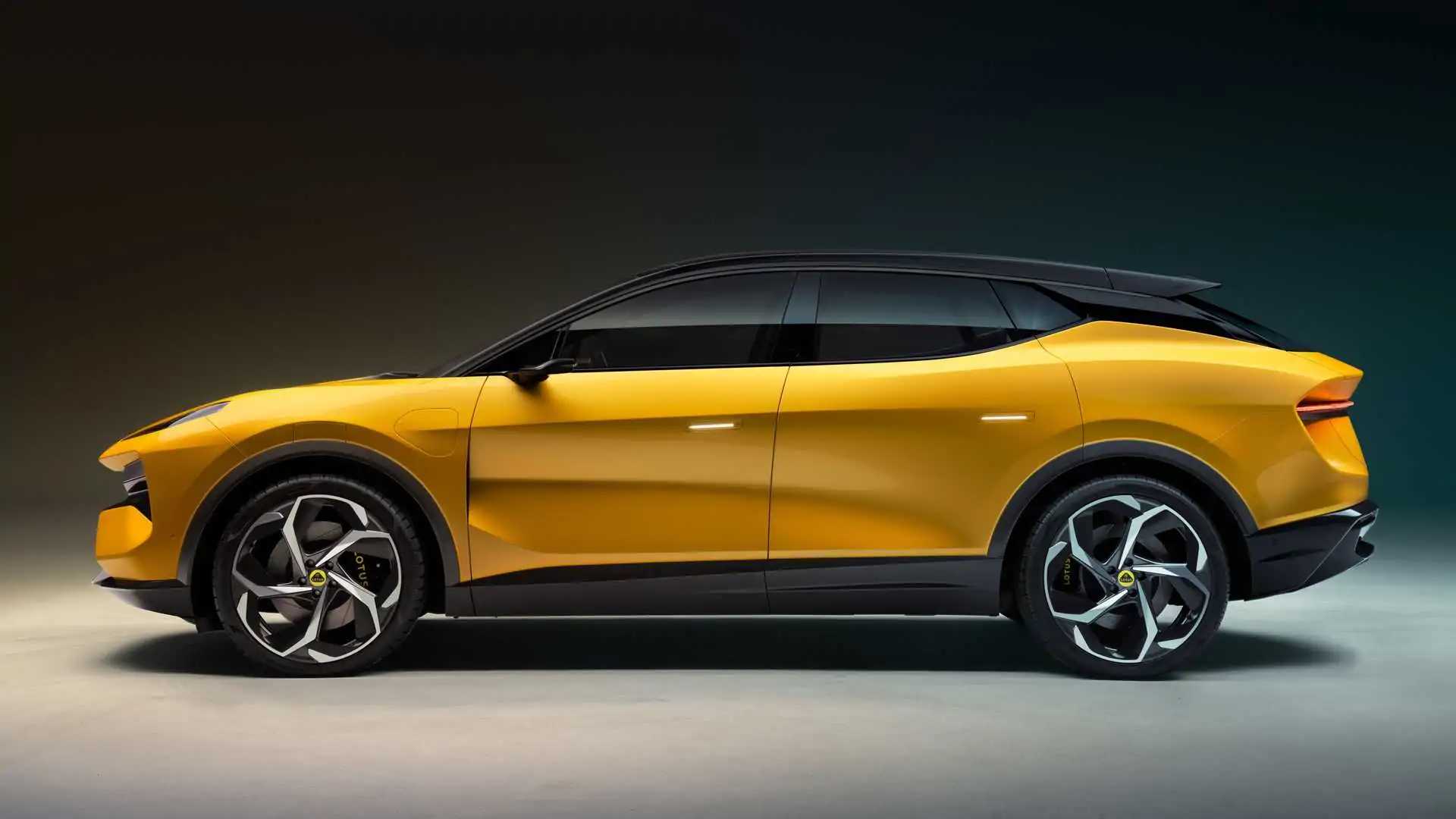 Боковой вид Lotus Eletre