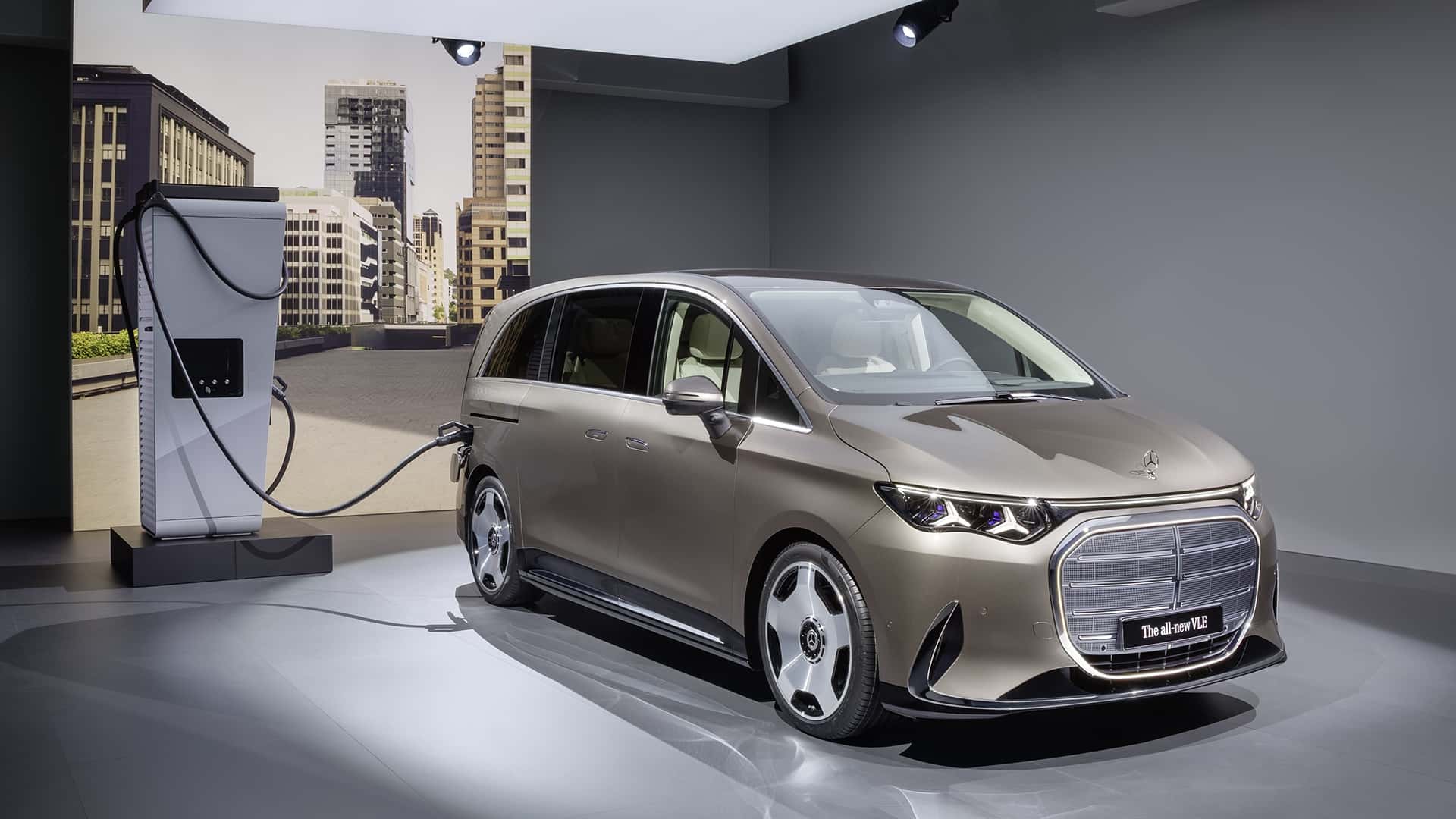 Электрический минивэн Mercedes-Benz VLE передняя часть