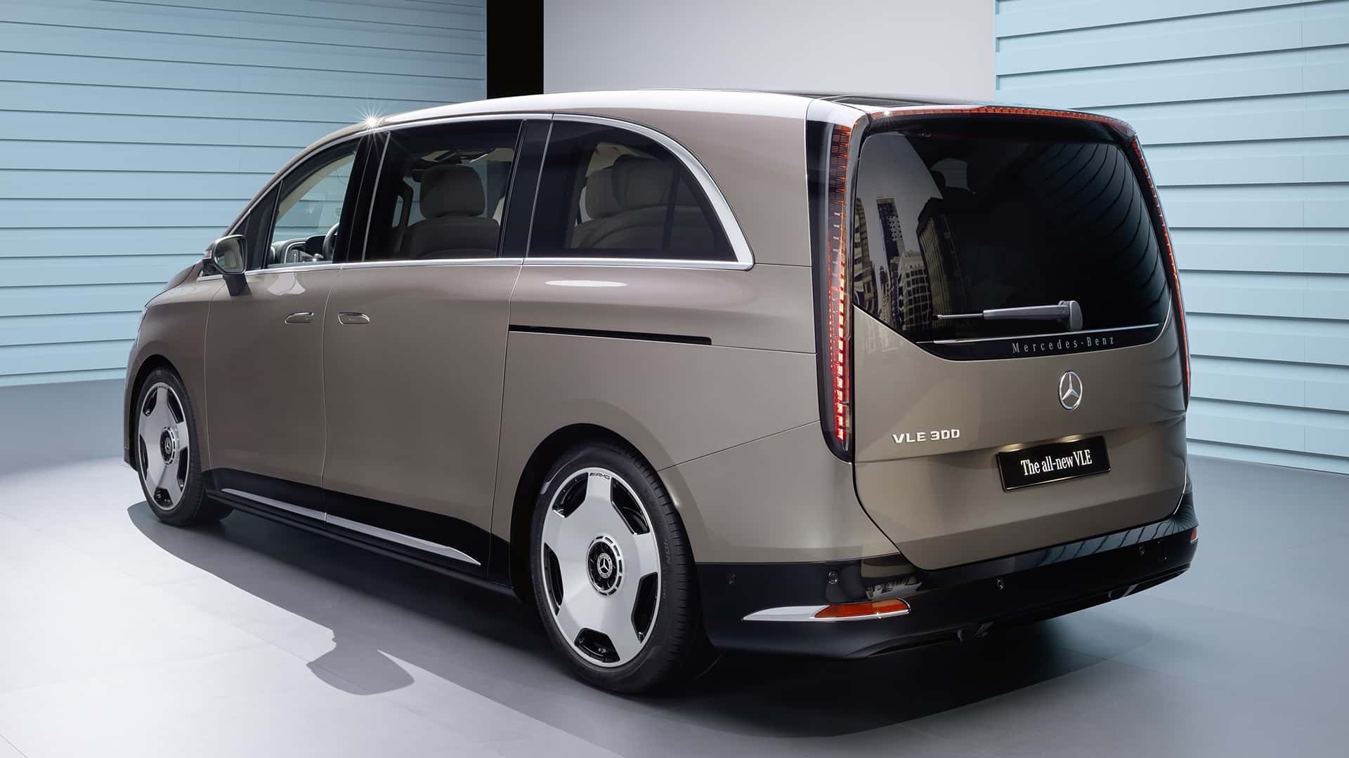 Электрический минивэн Mercedes-Benz VLE задняя часть