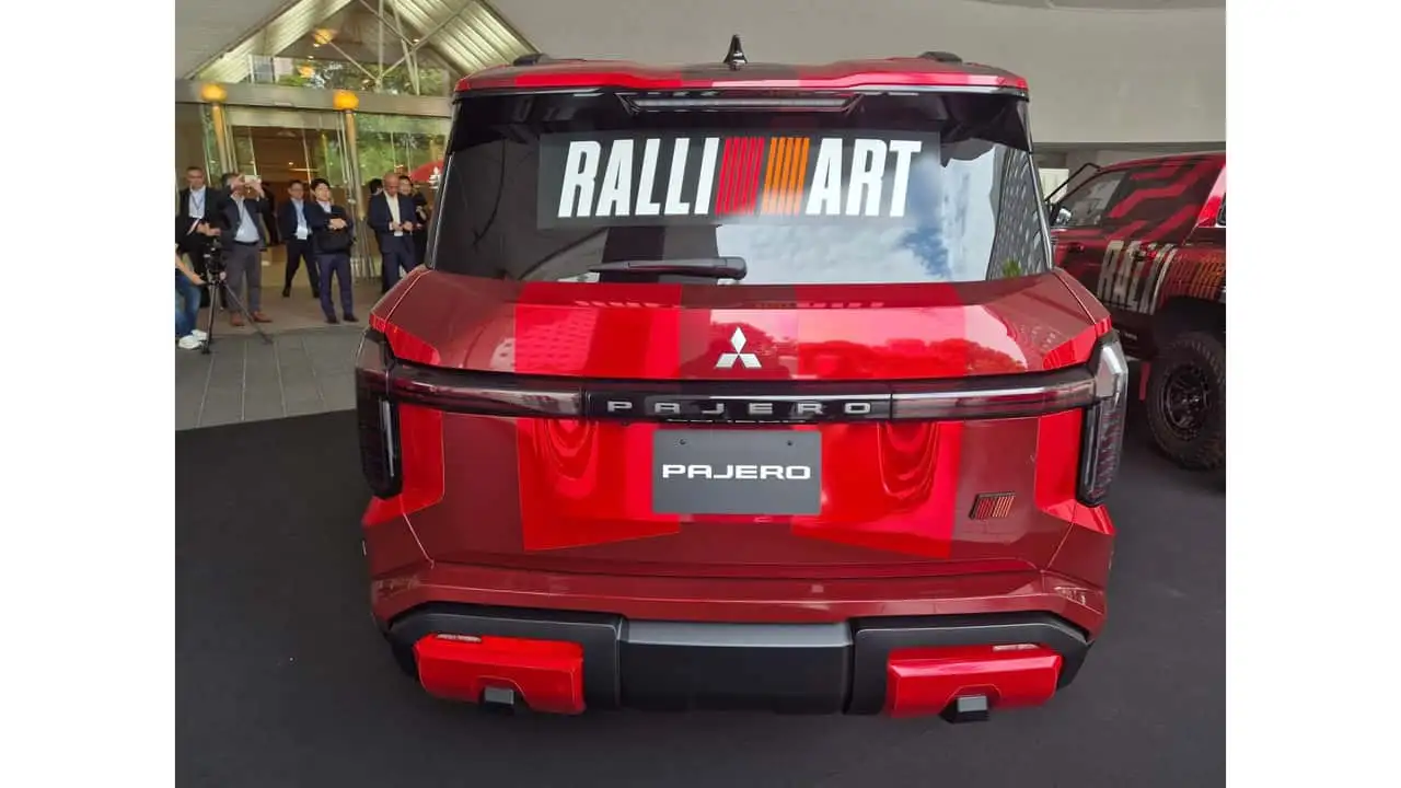Mitsubishi Pajero Sport Ralliart Concept, вид ззаду