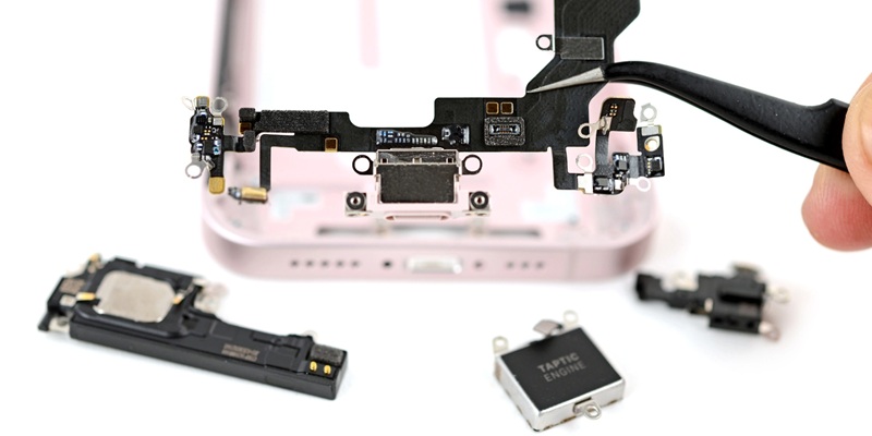 Подключение компонентов iPhone 17e