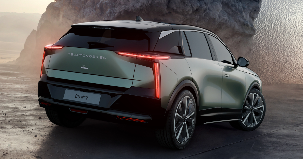 Вид на решетку радиатора DS №7