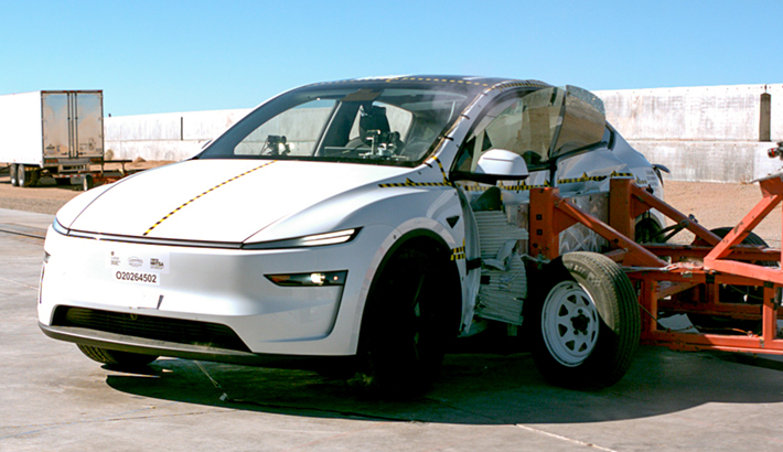 Процесс тестирования безопасности электрокара Tesla Model Y